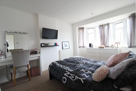 3 bedroom semi-detached house to rent - Photo 4