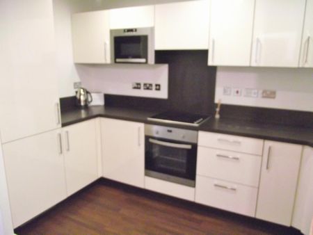 2 bedroom flat to rent - Photo 2