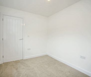 Kingfisher Drive, Northampton, Upton - Photo 3