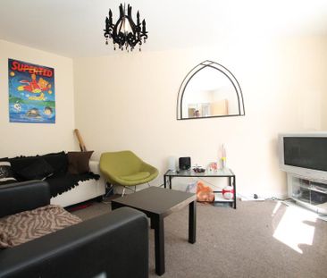 3 bedroom terraced house to rent - Photo 2