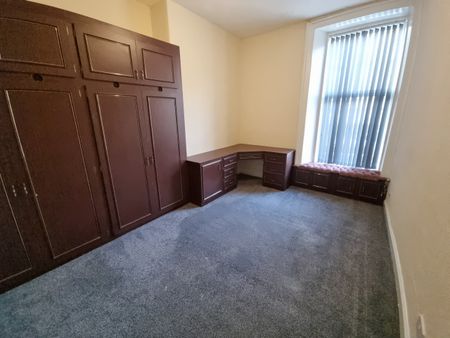 2 Bed Flat, Kenmure Street, G41 - Photo 2