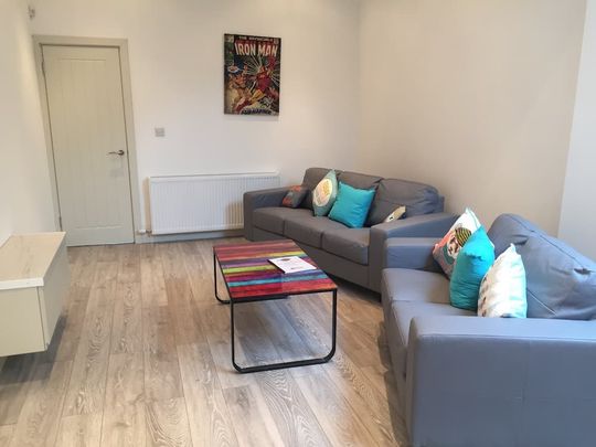 187 TIVERTON ROAD - Photo 1