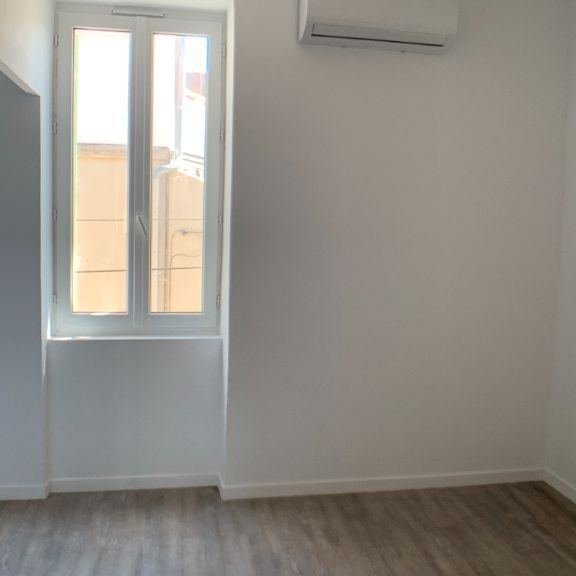 maison 4 pièces 62m2 MARSEILLE 16EME 1 020 euros - Photo 1