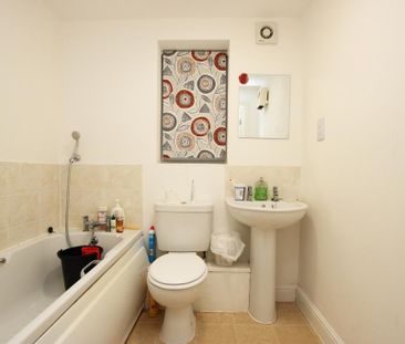 2 bedroom ground floor flat to rent - Photo 6