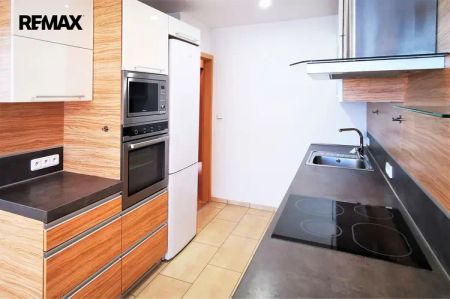 Pronájem prostorného bytu 4+1 s lodžií, 84,7 m - Fotografie 2