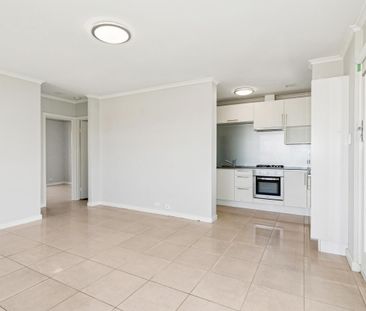 STUNNING TOP FLOOR APARTMENT WITH RIVER VIEWS - Photo 1