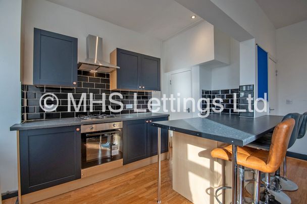 Room 4, 14 Royal Park Grove, Leeds, LS6 1HQ - Photo 1