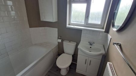 2 Bed Flat, Park Lane Close, N17 - Photo 2