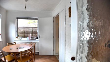 4 bedroom terraced house to rent - Photo 4