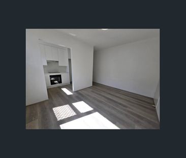 RENOVATED - ONE BEDROOM APARTMENT - Photo 1