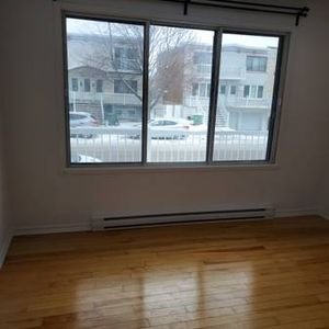 LaSalle: Large Renovated 4 1/2 on 1st Floor Feb or later $1650 - Photo 2