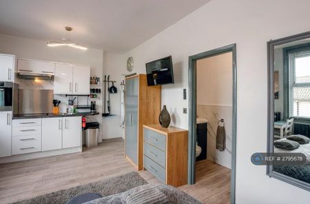 Studio to rent - Photo 5