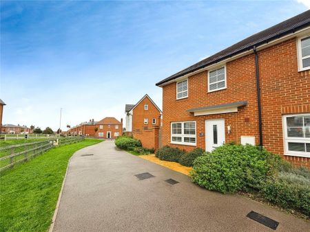 3 bedroom semi-detached house to rent - Photo 5