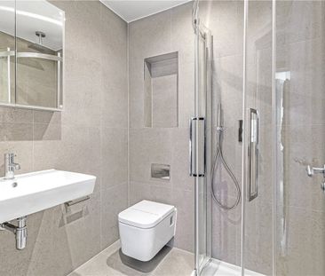 Beautiful two bedroom Mews style house located within close proximi... - Photo 4