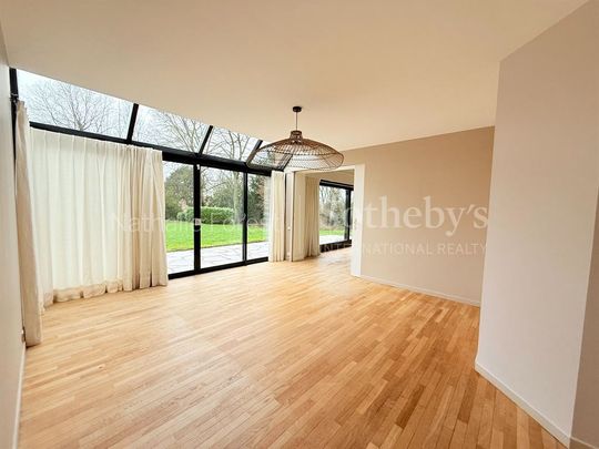 Location Maison 7 pièces 220m² CROIX 59170 - Photo 1