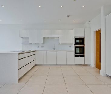 4 bedroom semi-detached house to rent - Photo 5