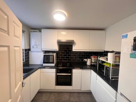 2 bedroom flat to rent - Photo 5