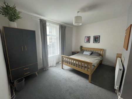 4 bedroom end of terrace house to rent - Photo 3