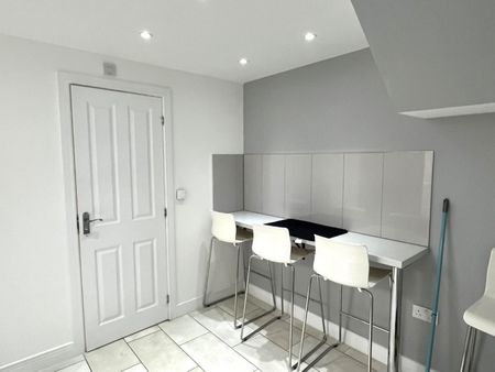1 bedroom Flat To Let - Photo 4