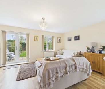 3 bedroom House in Willow Close, Maidenhead - Photo 1