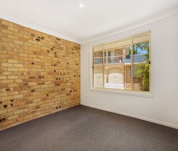 Well Appointed Townhouse with Flexible Living Spaces - Photo 6