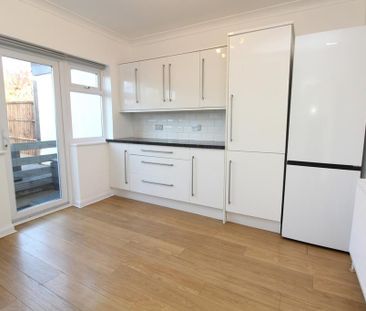 3 bedroom end of terrace house to rent - Photo 3