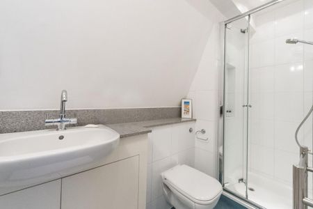 3 bedroom mews to rent - Photo 5