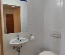 ERSTBEZUG NACH SANIERUNG | Helle 2-Zimmer-Wohnung inkl. Garage | U1-Nähe - Foto 2