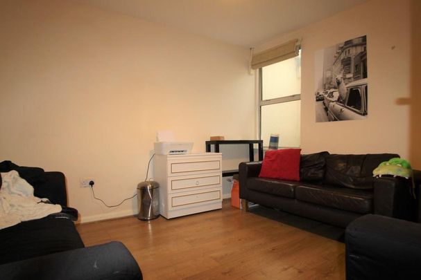 6 bedroom terraced house to rent - Photo 1