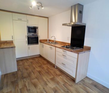 3 bedroom terraced house to rent - Photo 6