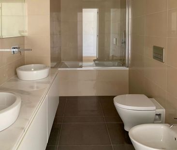 Spacious two-bedroom apartment in Monte Estoril - Photo 5