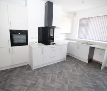 3 bedroom terraced house to rent - Photo 6