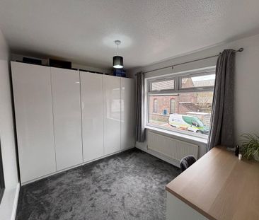 2 bedroom end of terrace house to rent - Photo 3