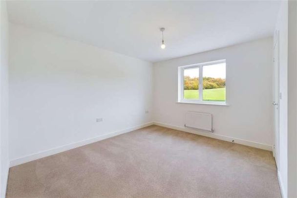 Aspen Gardens, Shaw, Newbury, West Berkshire, RG14 - Photo 1