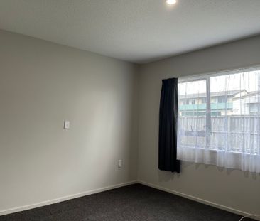 3-bedroom unit in the heart of Hillmorton! - Photo 3