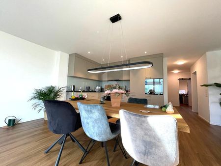 HELL, MIT GARTENANTEIL UND SITZPLATZ - Photo 2