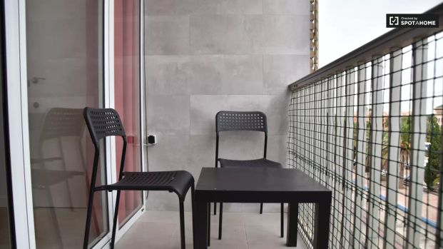 3-bedroom apartment for rent in Cabanyal-Canyamelar - Photo 1
