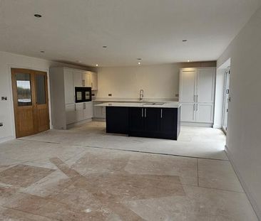 4 bedroom detached house to rent - Photo 2
