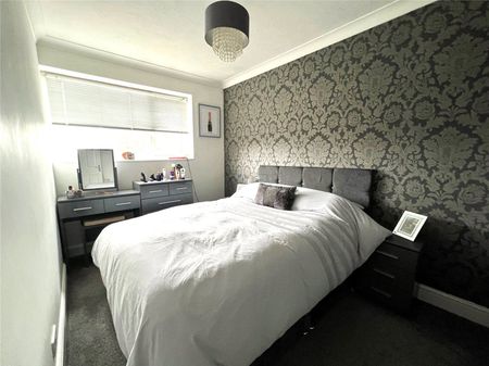 Abbey Crescent, Belvedere, Kent, DA17 5AY - Photo 2