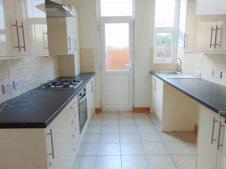 2 bedroom ground floor flat to rent - Photo 4