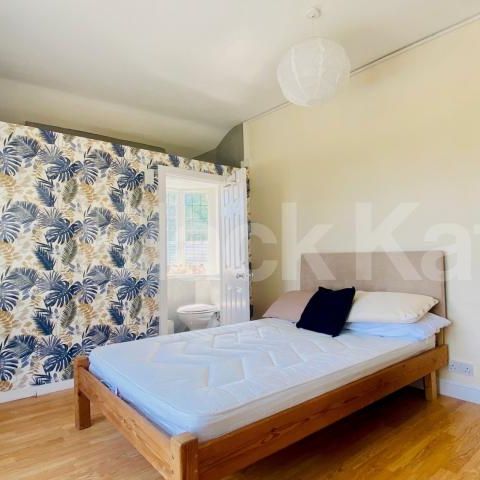 2 bedroom property sandwiched between East finchley and Highgate - Photo 1