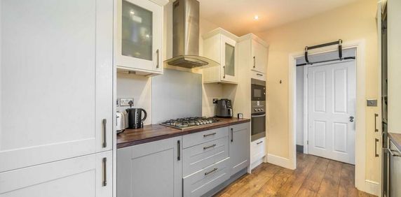 3 bedroom flat to rent - Photo 2