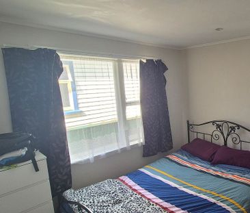 Cosy and Super Central! - Photo 4
