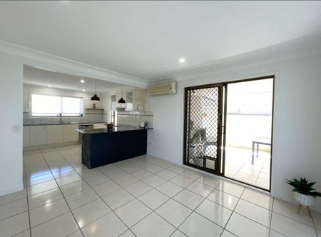 Spacious Family Home With Pool - Photo 4