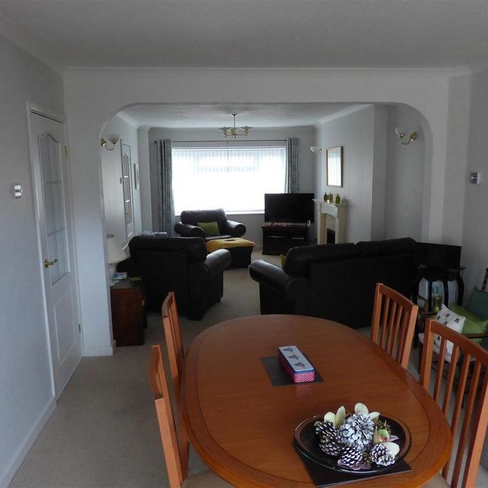 2 bedroom semi-detached bungalow to rent - Photo 1