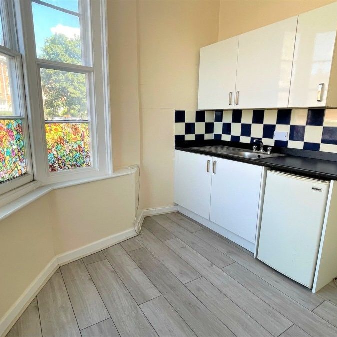 Compass Hill, Taunton, Somerset - Photo 1