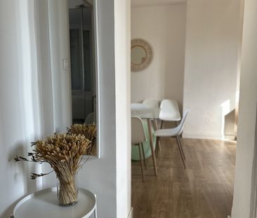 Location Appartement 3 pièces 54m² TOULON 83000 - Photo 2