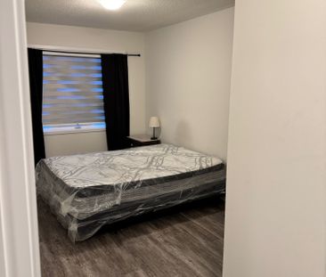 For Lease - 1537 Wheatcroft Drive, Oshawa, Ontario - Photo 2