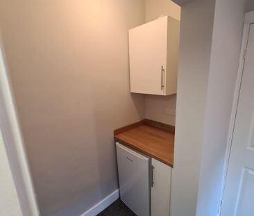 Room 2, 25 Glyn Avenue - Photo 4