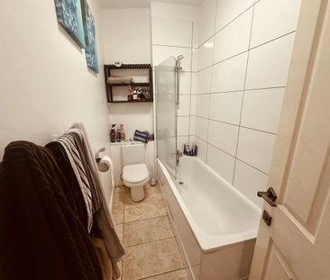 1 bedroom in a flat share to rent - Photo 4